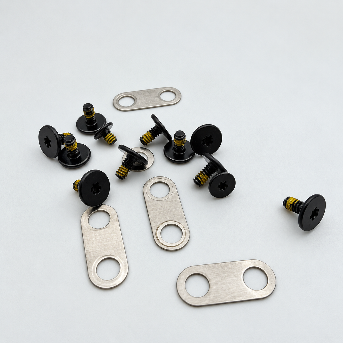 trackpad schroeven & bevestigingsplaatjes Macbook air m2 A2681